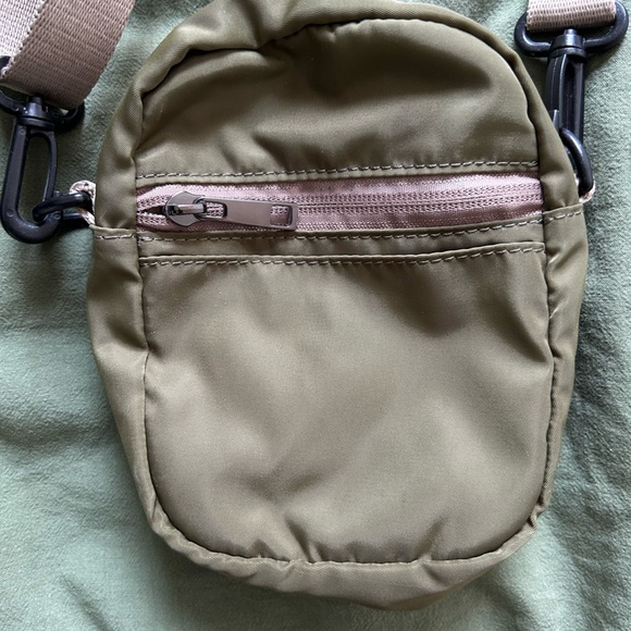 small kaki/green sachel gorpcore outdoor - Picture 2 of 6